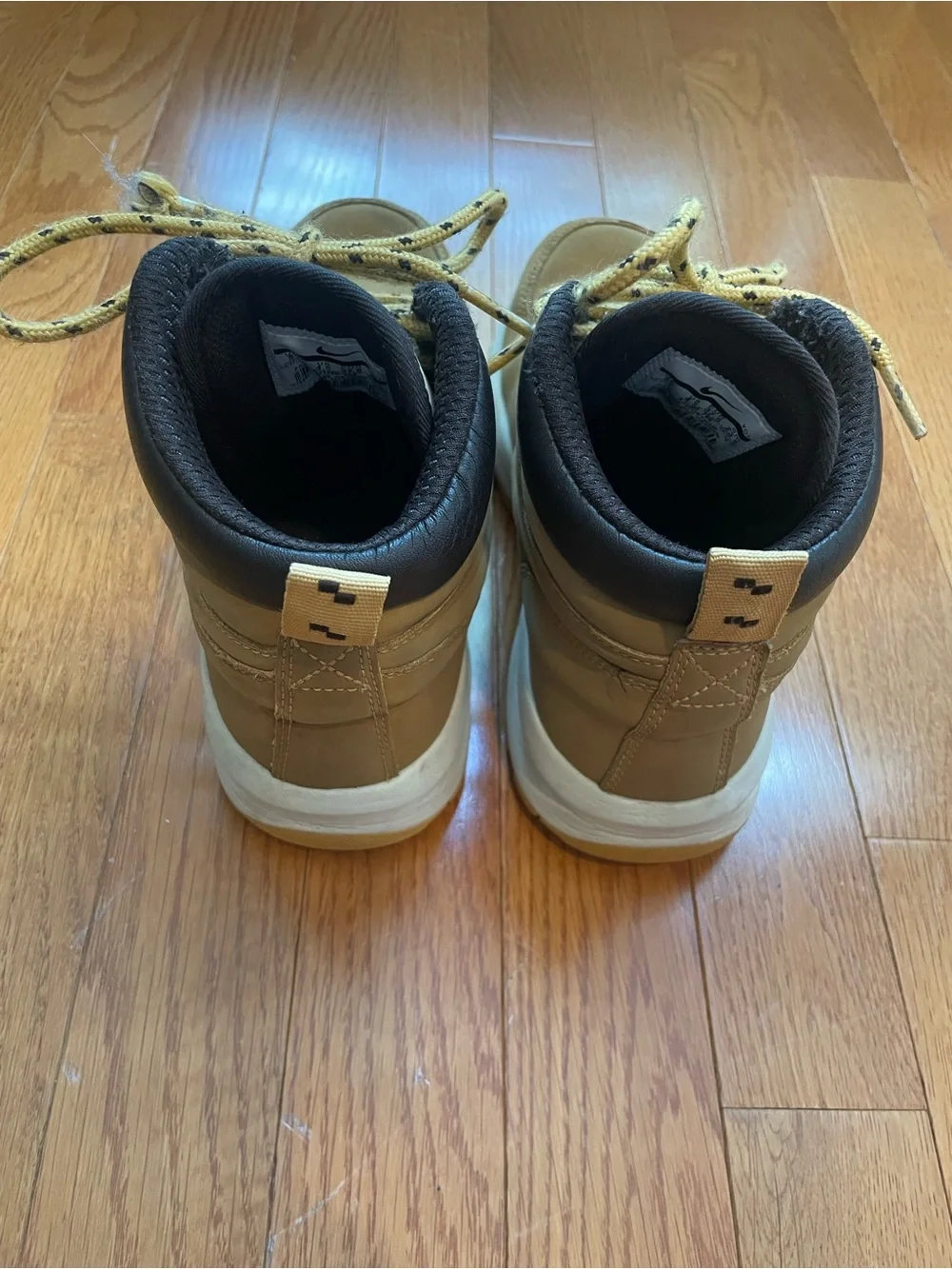Nike Manoa Leather Boots Size 5Y Kids 37.5
